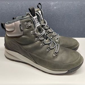 Men’s North face Back-to-Berkeley Mid Winter boots.  Size 11